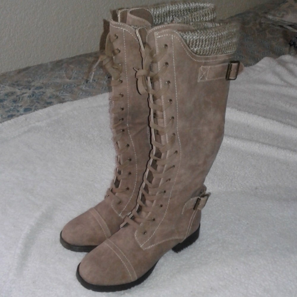 Brown army zip up boots